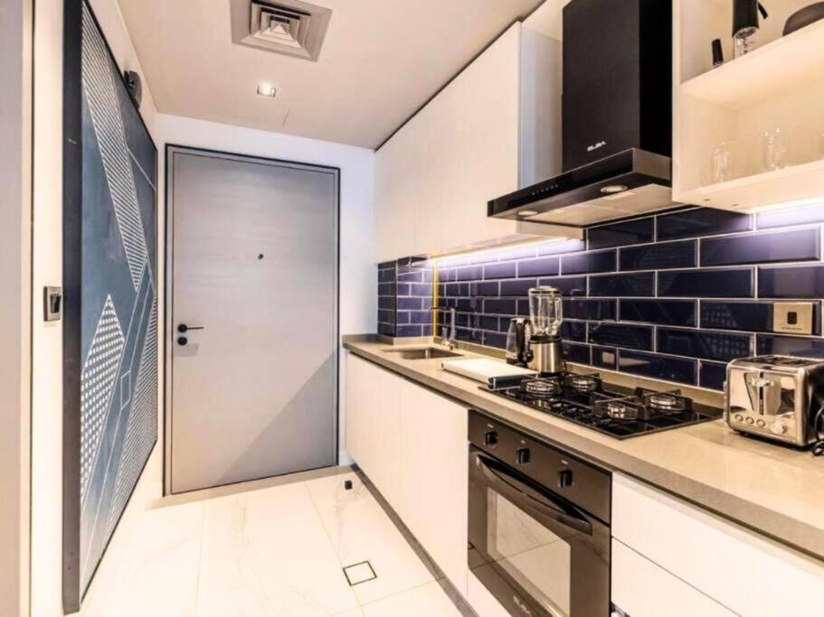 شقة Mag318 Downtown Luxury - 5 Min Walk To Burj & Mall دبي
